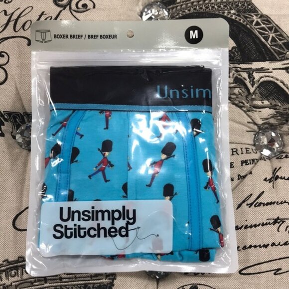 Unsimply Stitched London Guard Print Box - Picture 2 of 4